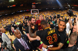 nba总决赛颁奖,荣耀时刻，英雄诞生