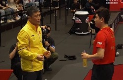 国乒又更换新队服从美团黄到顺丰黑白王楚钦换装却像赛车手2025年5月29日